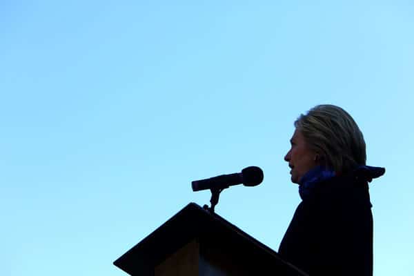  克林顿陈年性丑闻殃及希拉里选情