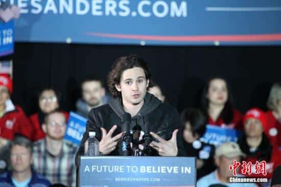 希拉里险胜后“炮轰”对手桑德斯大打进步牌