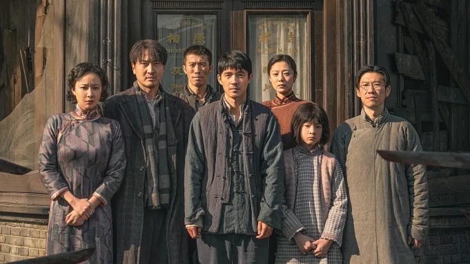  《南京照相馆》与《731》：两部抗战电影如何重塑中国的创伤历史记忆？